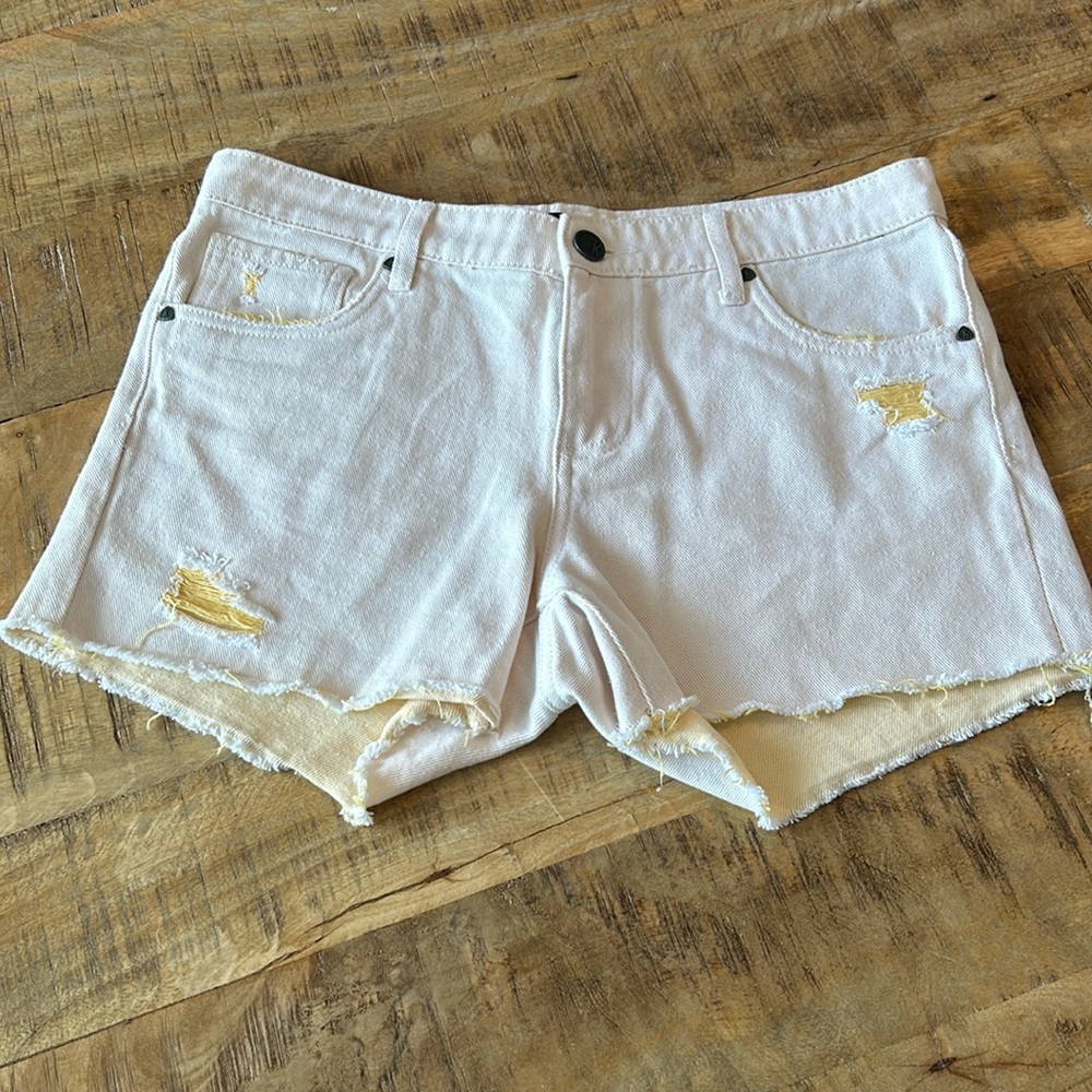 KUT FROM THE KLOTH GIDGET FRAY HEM DENIM SHORTS